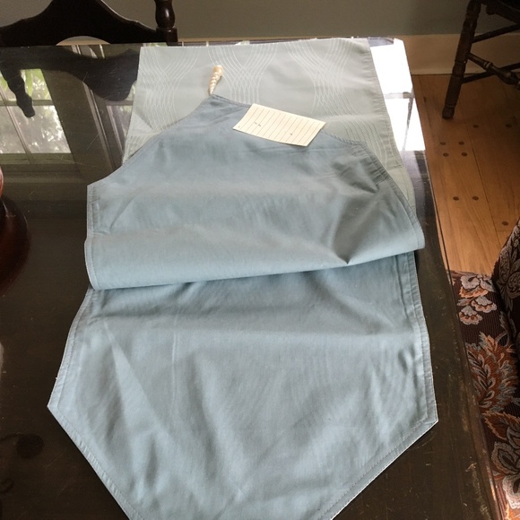 Table runner - Picture 2 of 3